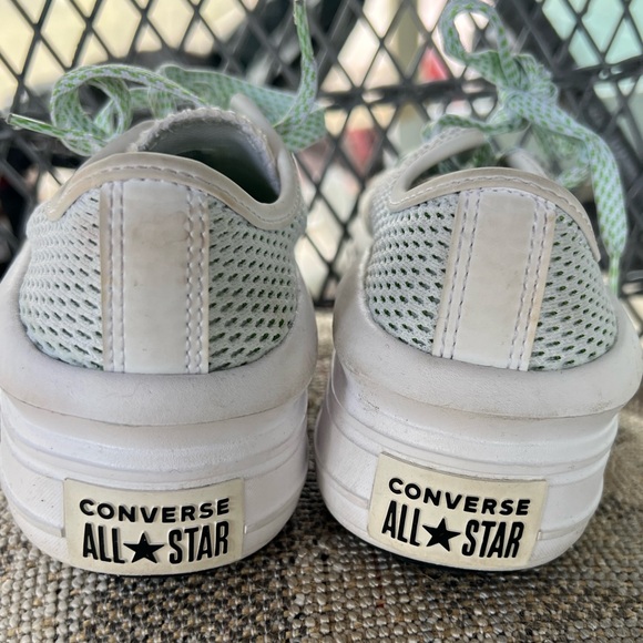 Converse size 5 women low top - Picture 3 of 7